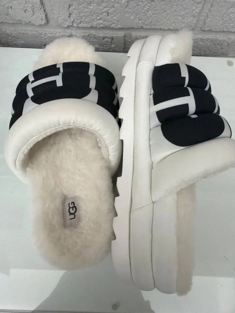 Ugg Women’s Maxi Logo Quilted Puff Platform Slides Size 9